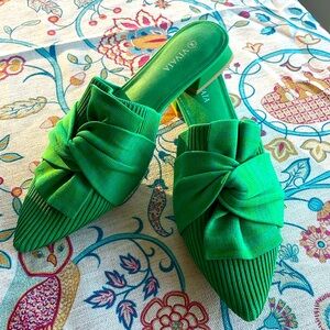 Green Vivaia shoes, NWOT sz 39 EU, 8 US.